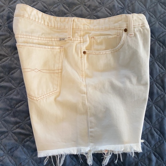Lucky Brand Women's Mid Rise Relaxed Short - Picture 5 of 11